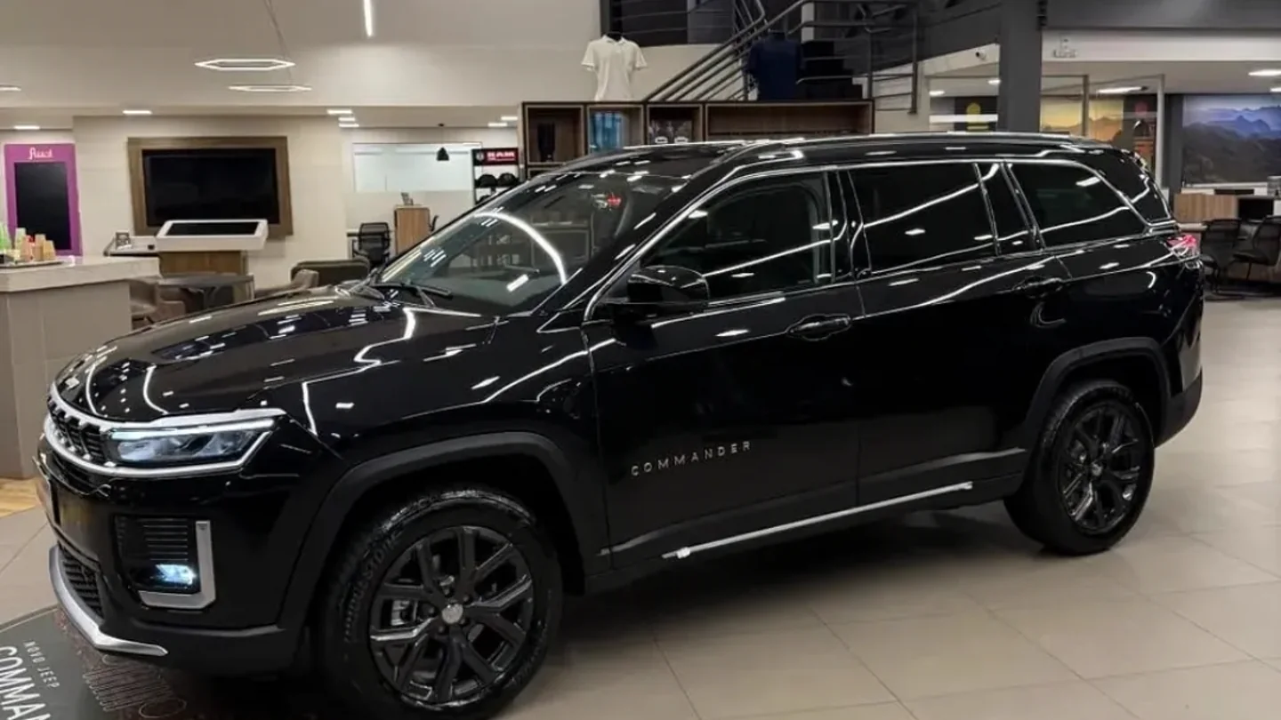 SUV Jeep Commander Black VIP para transporte executivo em Curitiba